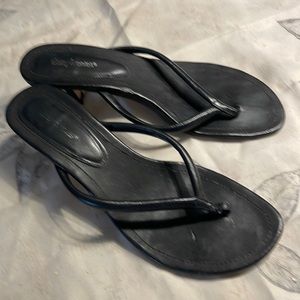 Black daisy Fuentes kitten heal sandals. Slightly worn.